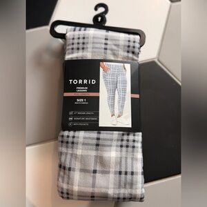 🌶️ NWT Torrid Gray Plaid Leggings. Size 1